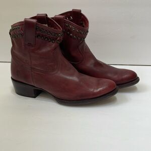 FRYE DIANA CUT STUD ANKLE BOOTS IN WINE LEATHER